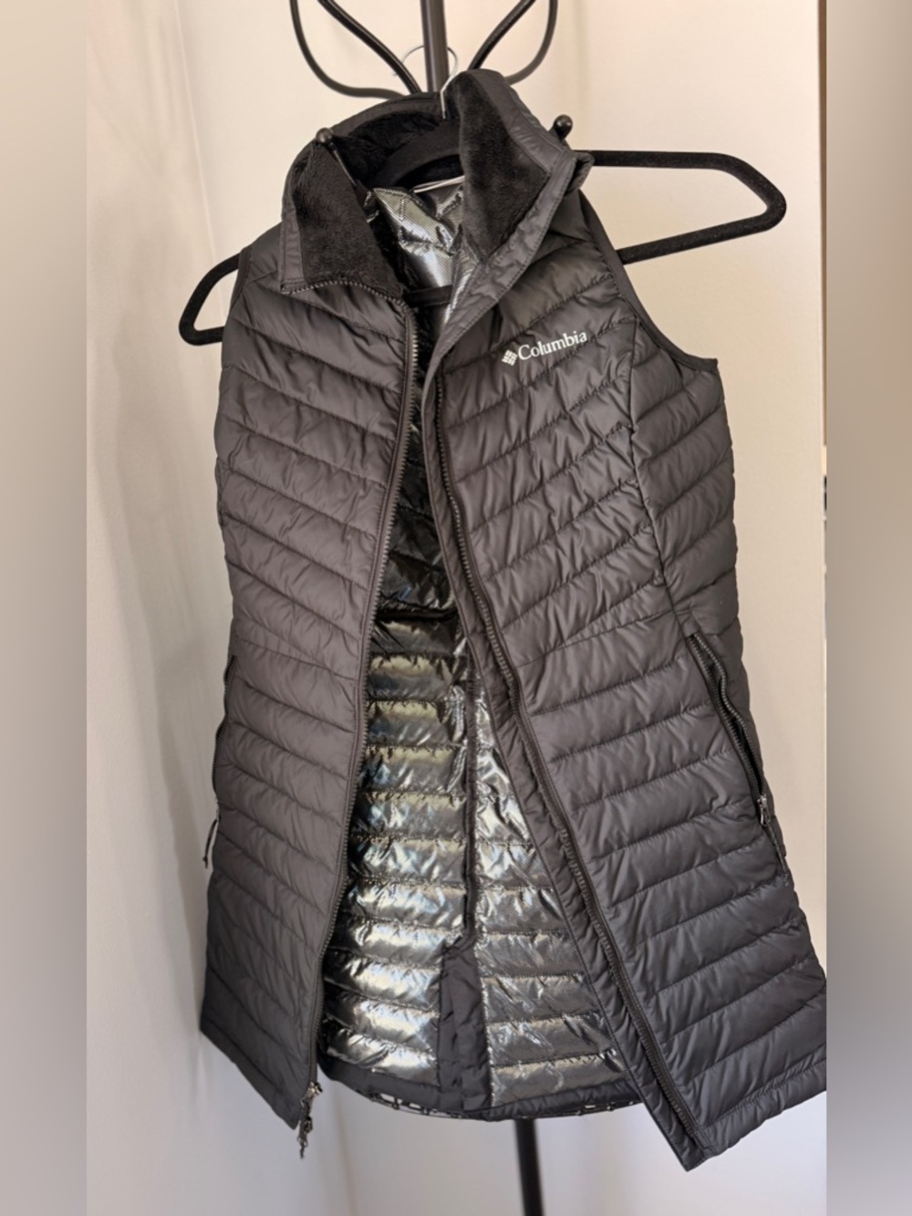 Columbia Black omni heat Vest size Xs